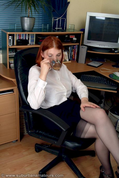 Amateur redheaded secretary Kelly M flaunts her big boobs and toys herself
