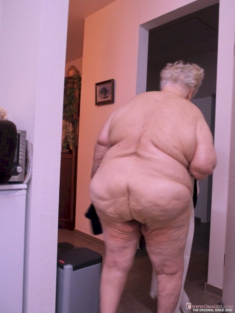 Oma Geil starring Apassionaria Sex Photos