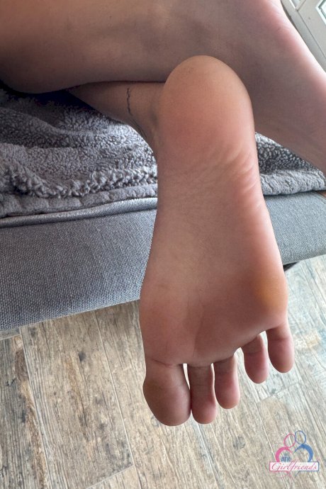 Amateur girl with red fingernails highlights her bald pussy in a red dress - Photo 7