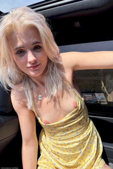 Blonde amateur Nicole Nichols shows her pussy before enjoying a meal out - Photo 11