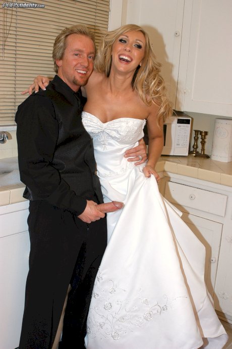 Blue-eyed blonde Jessica Lynn shows her fake tits on her wedding day