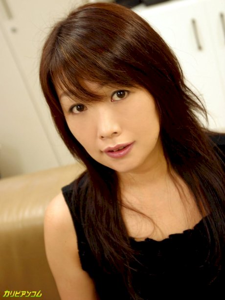 Busty Japanese MILF Rui Ayukawa giving a boobjob and fucking doggystyle - Photo 1