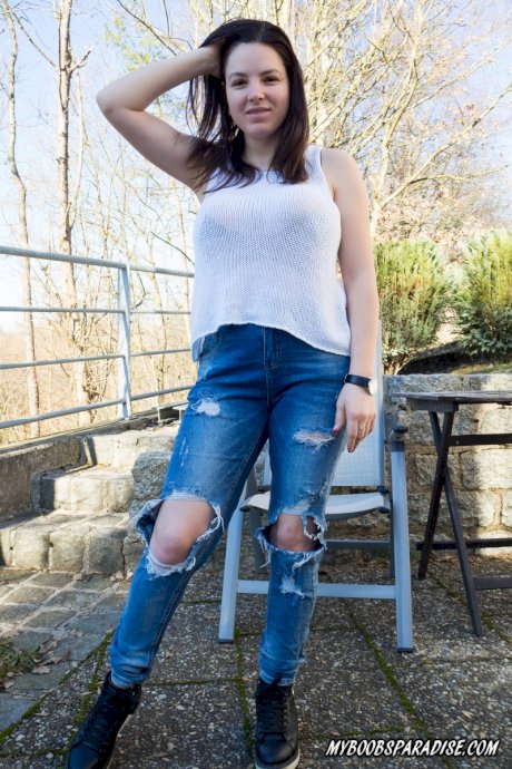 Solo girl Talia Amanda pulls out her knockers while wearing ripped jeans