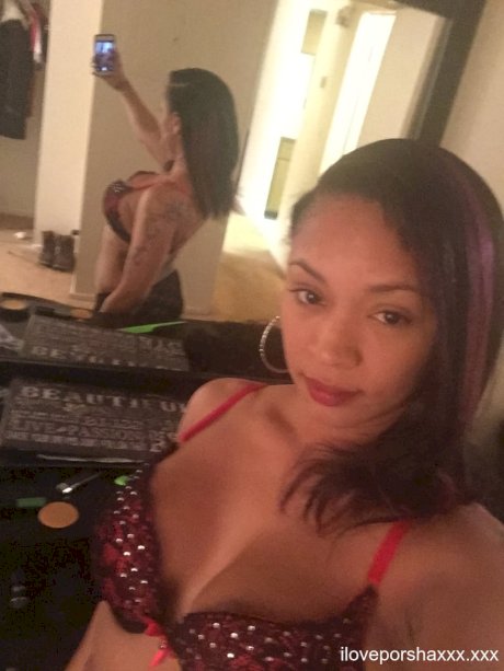 Sexy Latina girl takes mirror selfies while wearing a bra and panty set - Photo 10