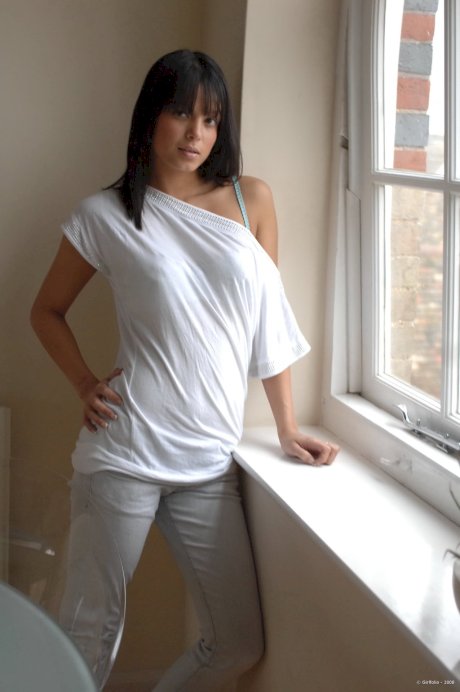 Brunette solo girl Sasha B removes her jeans to model her white lace panties - Photo 1