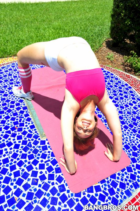 Bootylicious redheaded pornstar Jodi Taylor gets dicked after her yoga class