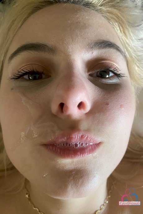 Blonde girlfriend Aria Banks exposes her juicy cunt and big ass in a solo - Photo 20