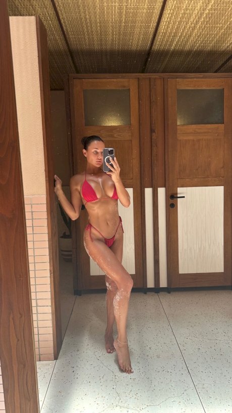 OnlyFans babe Monomur Fit poses in skimpy outfits in a hot selfie compilation