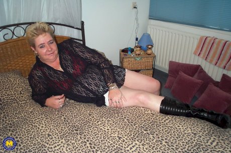 Chubby European lady Lola getting her hairy mature pussy fingered & fucked - Photo 1