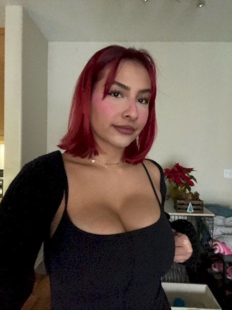 Buxom babe Angel takes selfies showing her big boobs & her trimmed pussy