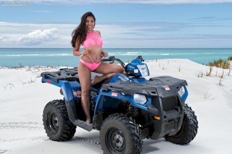 Sexy bikini model Jasmine Summers shows her Asian pussy on the beach & rubs it