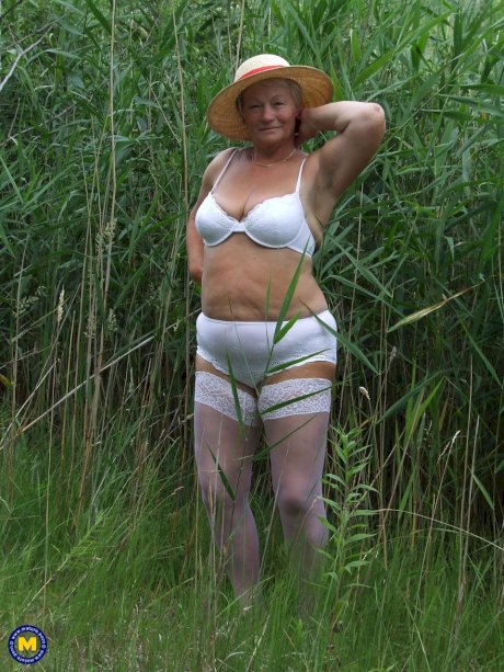 Wild chubby granny Gisela strips to her stockings outdoors & spreads her cunt