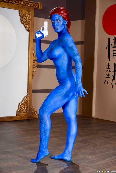 Redhead fetish babe Nicole Aniston flaunting big naked tits in body paint